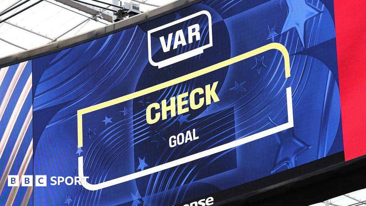 VAR : plus de révisions au Mondial qu'en Premier League, mais une perception inversée