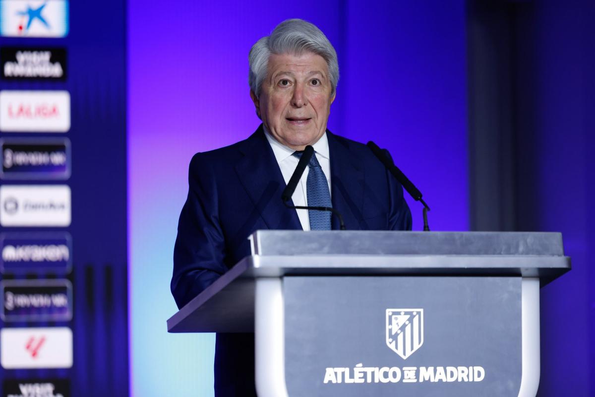 Cerezo confond le nom de Julian Alvarez et l'appelle « Julian Lopez » — quatre fois de suite